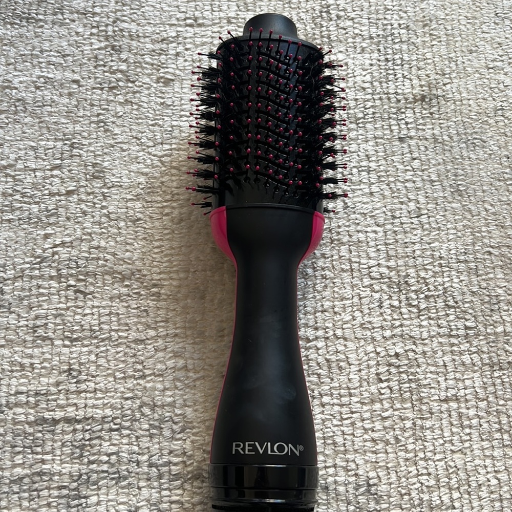 Revlon one-step volumizer original 1.0 hair dryer and hot air brush, black